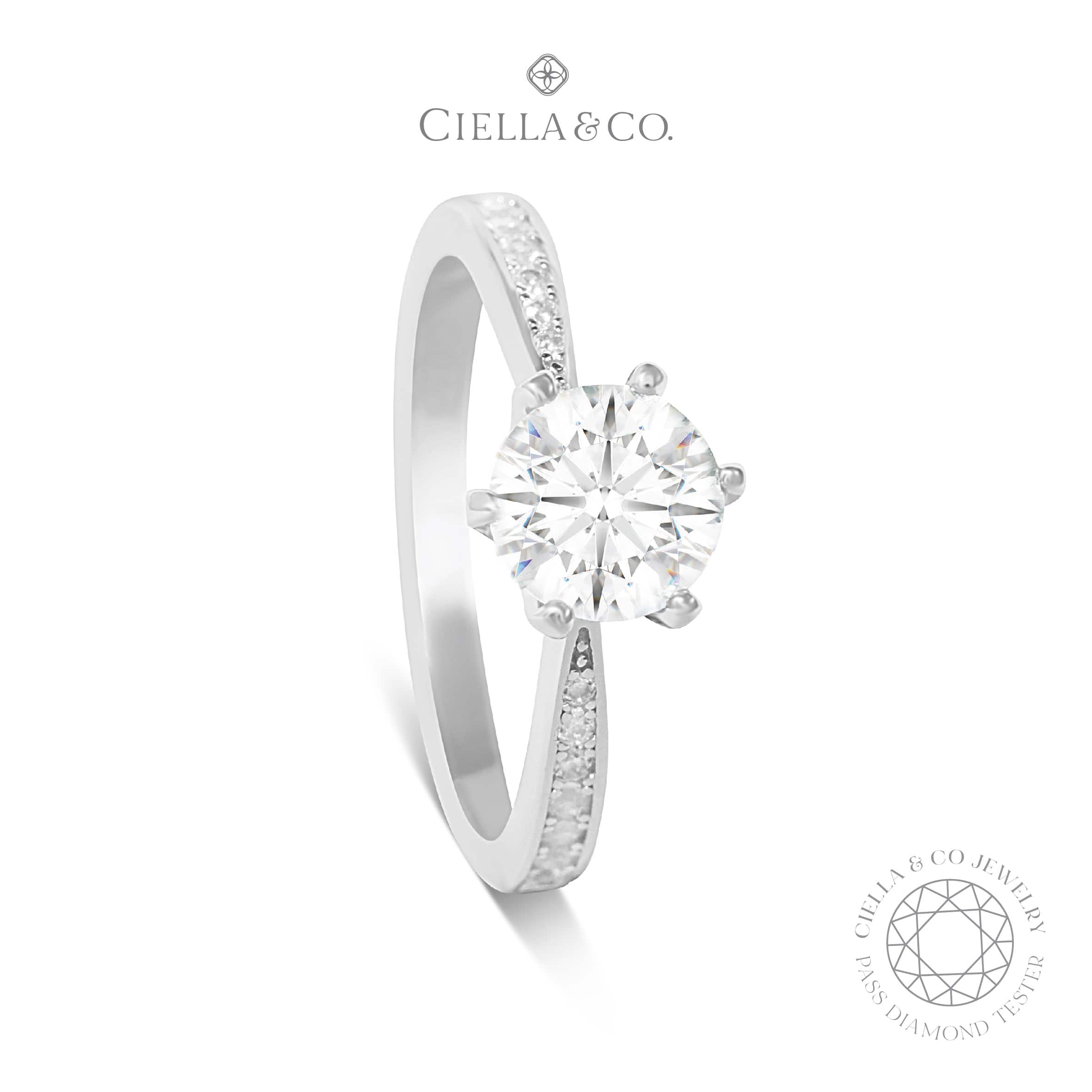 cincin-moissanite-tunangan-classic-solitaire-ring-with-side-accents