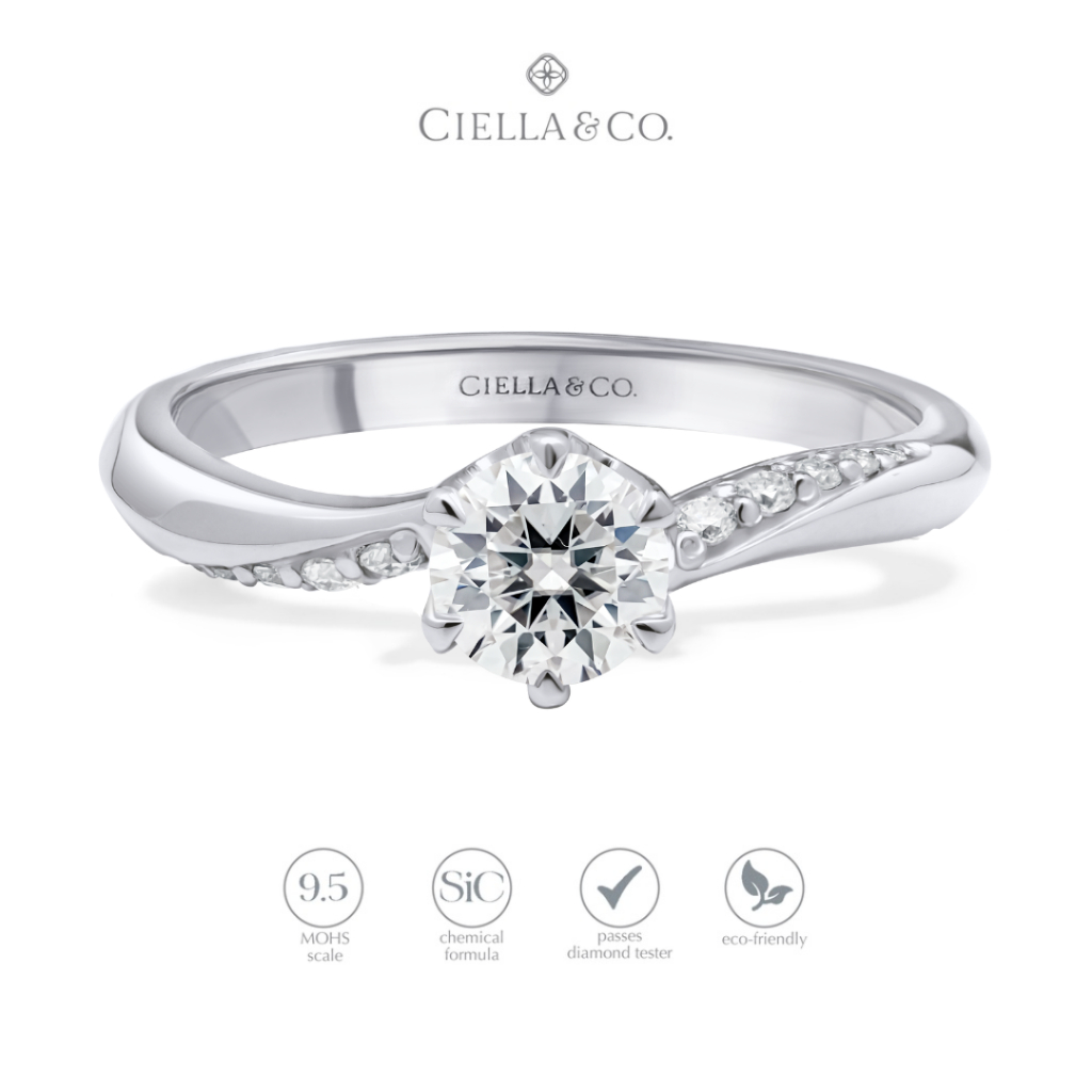 Layla Solitaire Ring